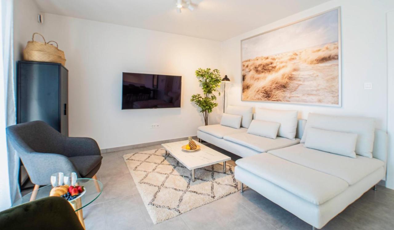 The Grande - Huge Terrace - Amazing Sea Views - Tastefully Furnished - Access To Rooftop Terrace And Gym - Hillside Apartments Rogoznica Rogoznica  Bagian luar foto